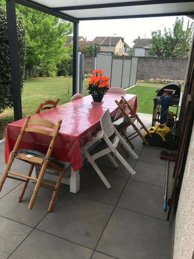 Maison Conviviale Puy-Guillaume 0*,